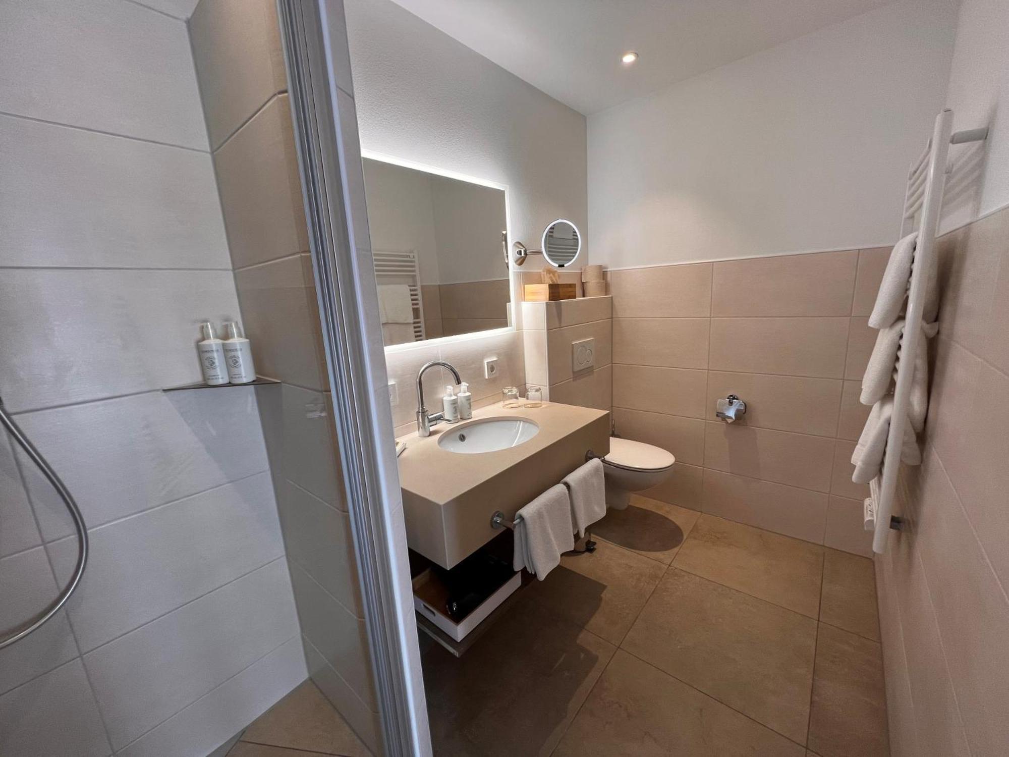 Adler Haeusern Gourmet & Spa Hotel Eksteriør bilde